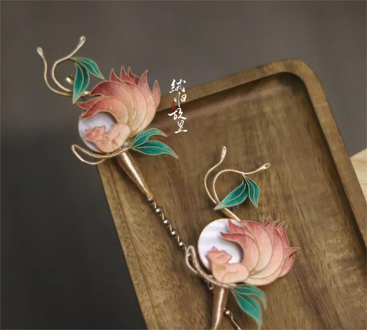 Bespoke Nine-tailed Fox Hairpin - Handmade Ronghua