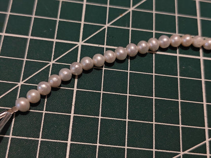 Natural Freshwater Pearl Strand, 4.5mm Round Beads, 39.5cm