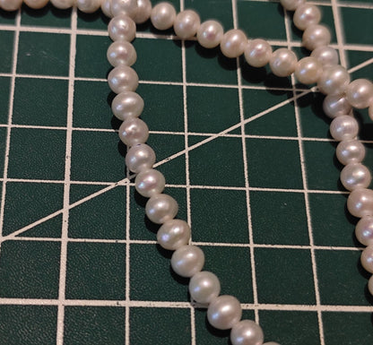 Natural Freshwater Pearl Strand, 4.5mm Round Beads, 39.5cm