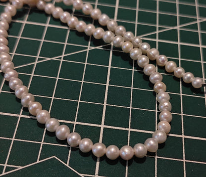 Natural Freshwater Pearl Strand, 4.5mm Round Beads, 39.5cm