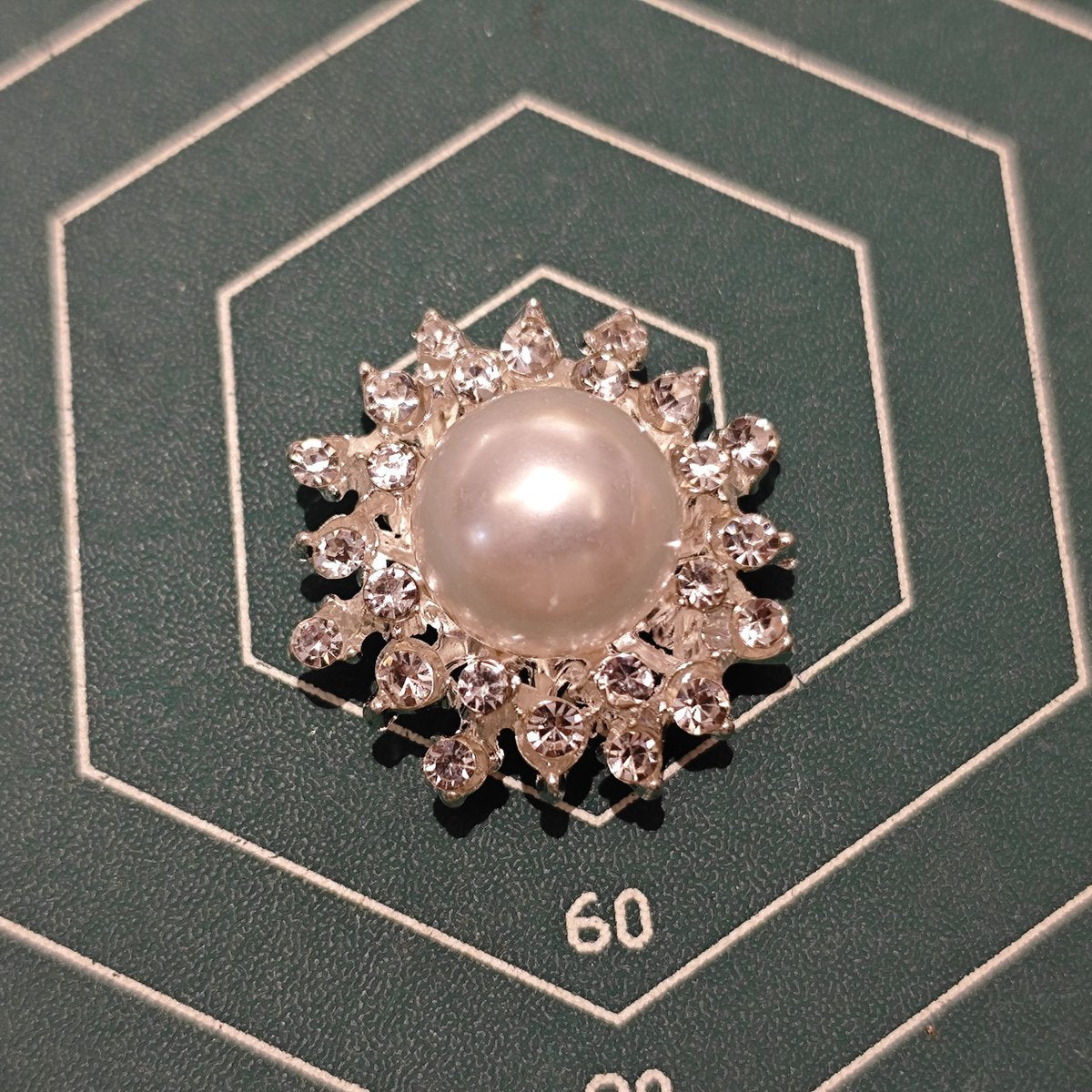 MF003  28mm Large Metal Flower Center Embellishment - Pearl & Rhinestone Charm for DIY Bridal, Chanhua & Statement Jewelry
