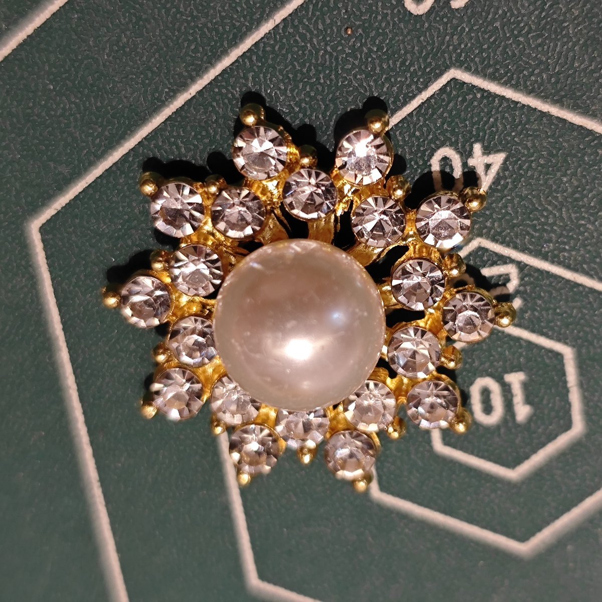 MF004  25mm Large Metal Flower Center Embellishment - Pearl & Rhinestone Charm for DIY Bridal, Chanhua & Statement Jewelry