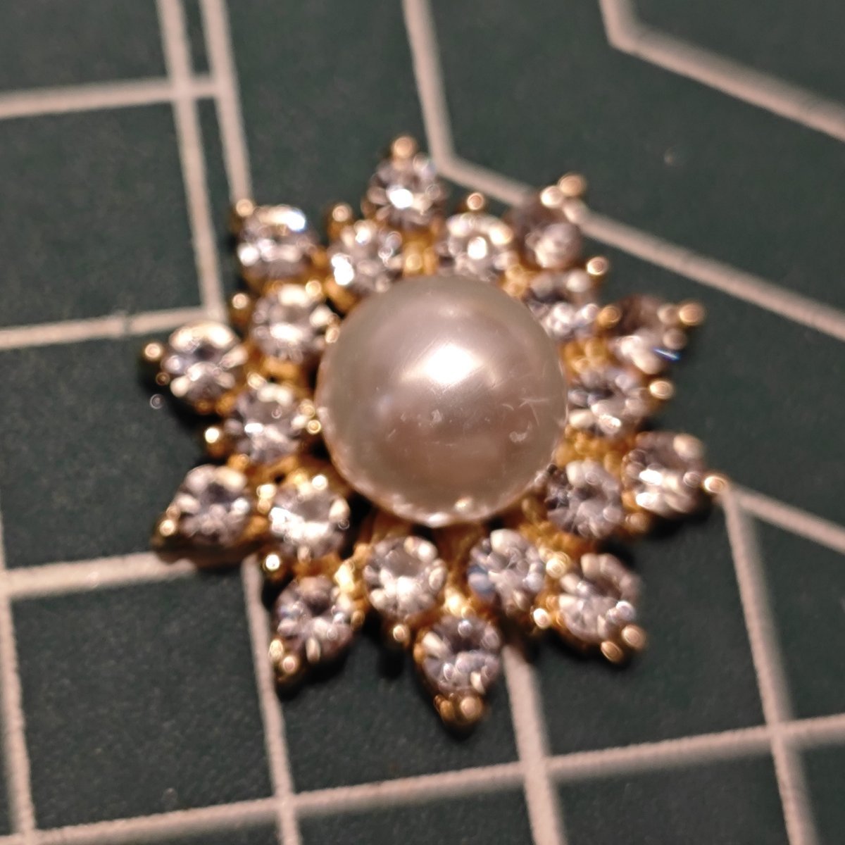 MF004  25mm Large Metal Flower Center Embellishment - Pearl & Rhinestone Charm for DIY Bridal, Chanhua & Statement Jewelry
