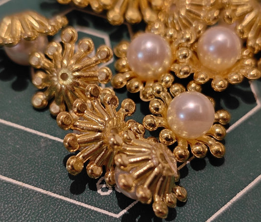 Assorted 14mm gold pearl flower stamens for handmade accessories and craft supplies.