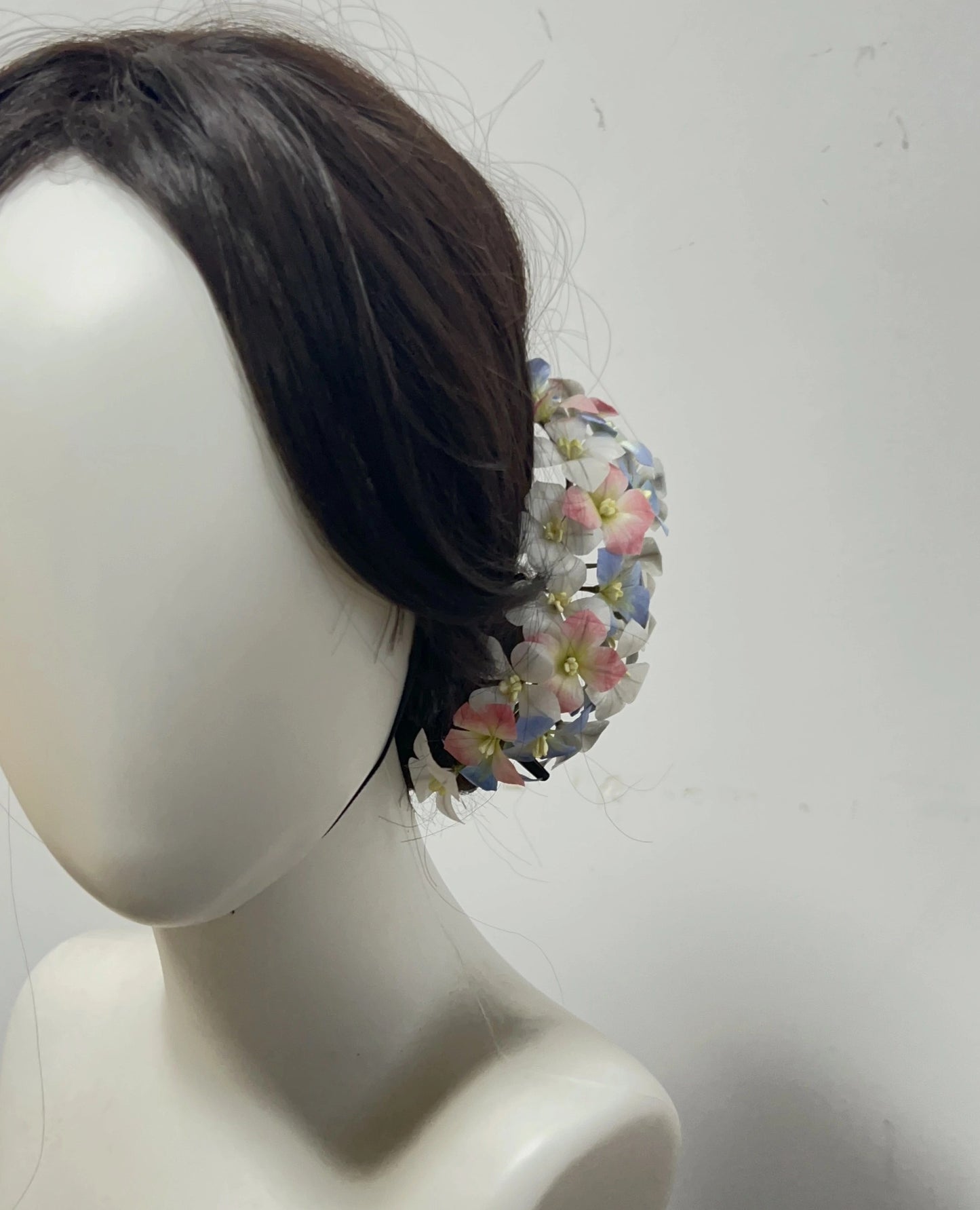 Handcrafted Mulberry Silk Ronghua Hydrangea & Baby's Breath Hairpin