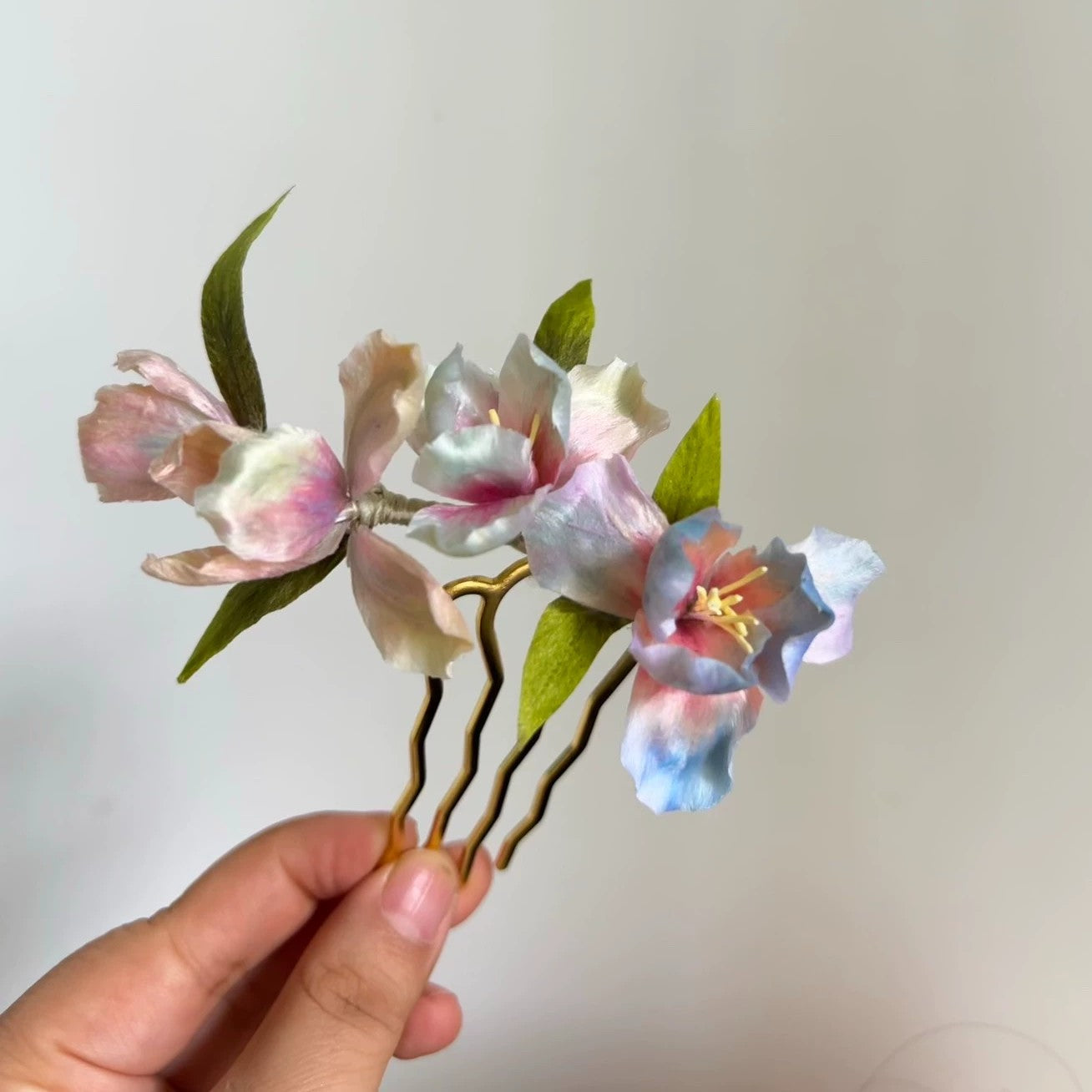 Handmade Gradient Color Iris Flower Hair Comb in Natural Silk Thread