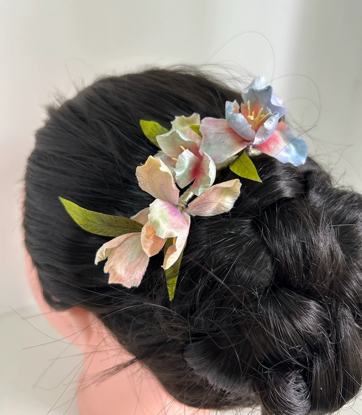 Handmade Gradient Color Iris Flower Hair Comb in Natural Silk Thread
