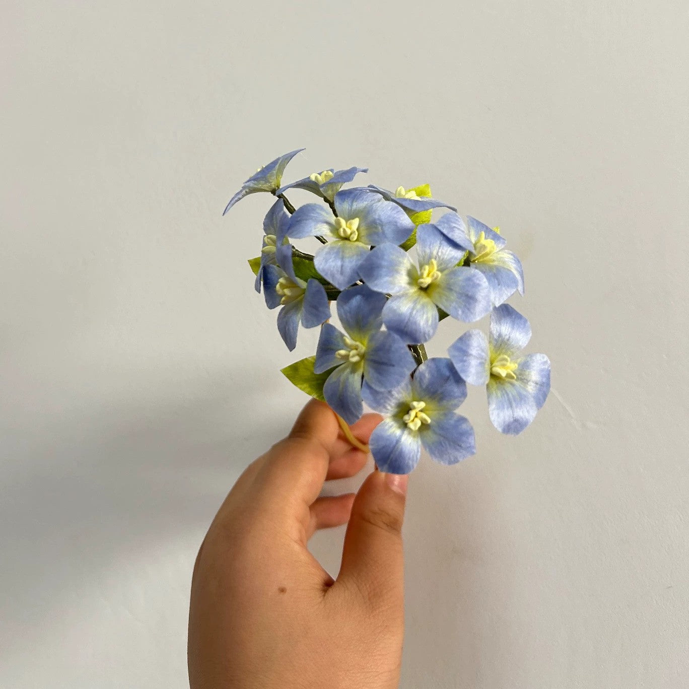 Handmade Ronghua Blue Hydrangea Flower Hairpin in Natural Silk Thread