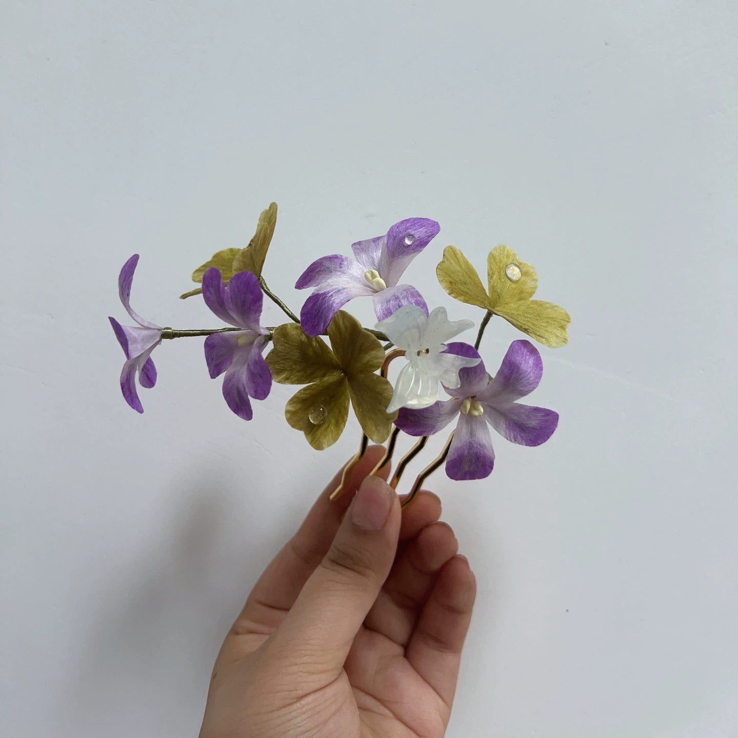 Handmade Ronghua Four-Leaf Clover Hair Comb in Natural Silk Thread