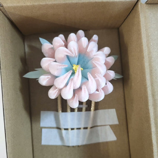 Handmade Ronghua pink and blue spider chrysanthemum hair comb in mulberry silk with gold-tone 7-tooth comb base