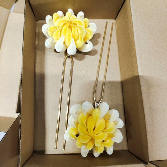 Handmade Ronghua yellow and white spider chrysanthemum hairpin set – two gold-tone U-pins in mulberry silk velvet flower, displayed in kraft box
