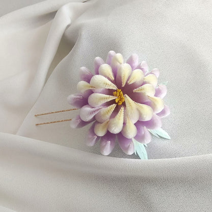 Handmade Ronghua lavender and cream spider chrysanthemum U-pin hairpin in mulberry silk velvet flower with small green leaves