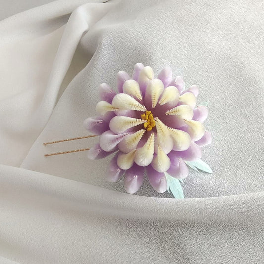 Handmade Ronghua lavender and cream spider chrysanthemum U-pin hairpin in mulberry silk velvet flower with small green leaves