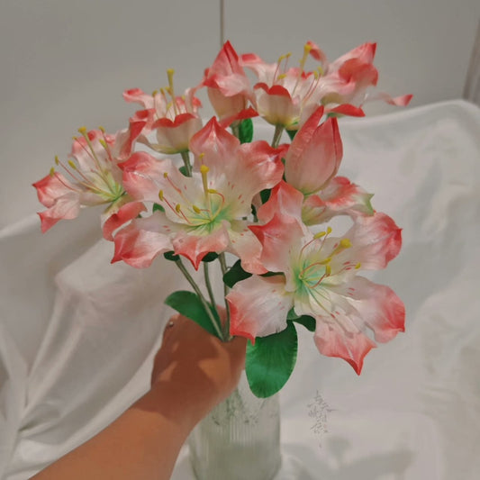 Handmade Ronghua large pink-white lily bouquet stem in mulberry silk velvet with green leaves, held in hand