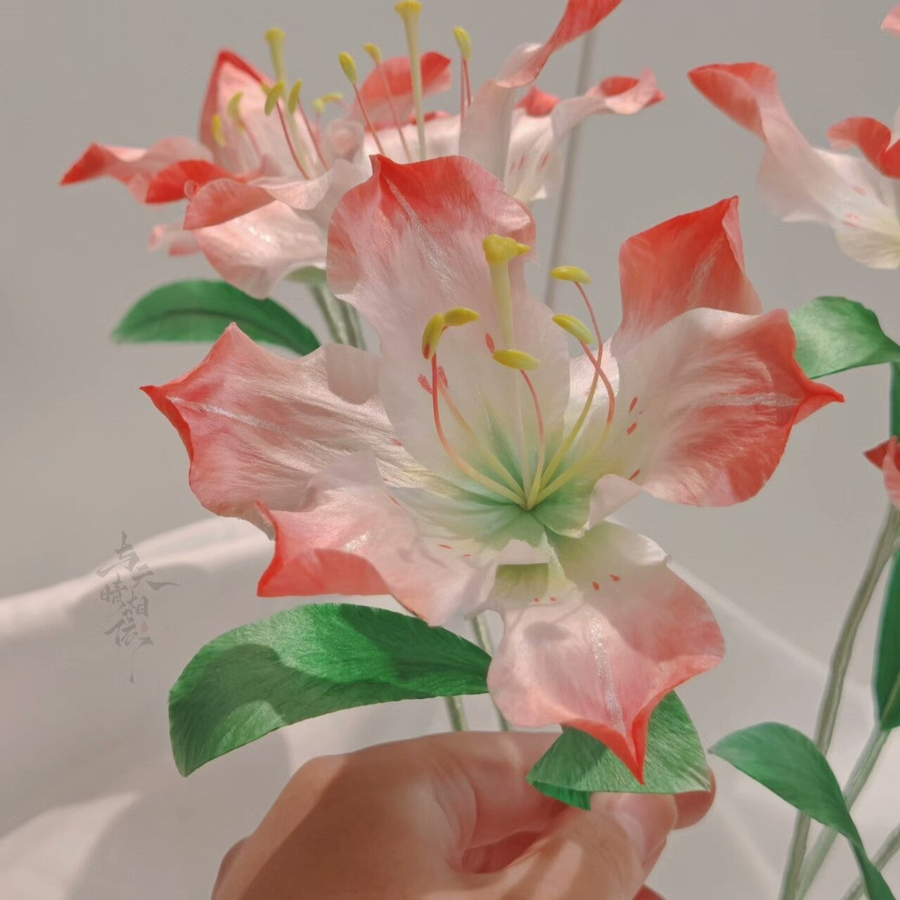 Handmade Ronghua Large Lily Bouquet Stem | Mulberry Silk Velvet Lily Handheld Flower for Wedding & Photography