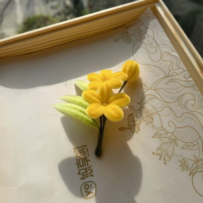 Handmade Ronghua Narcissus Hairpin | Yellow Daffodil Mulberry Silk Velvet Flower Headwear