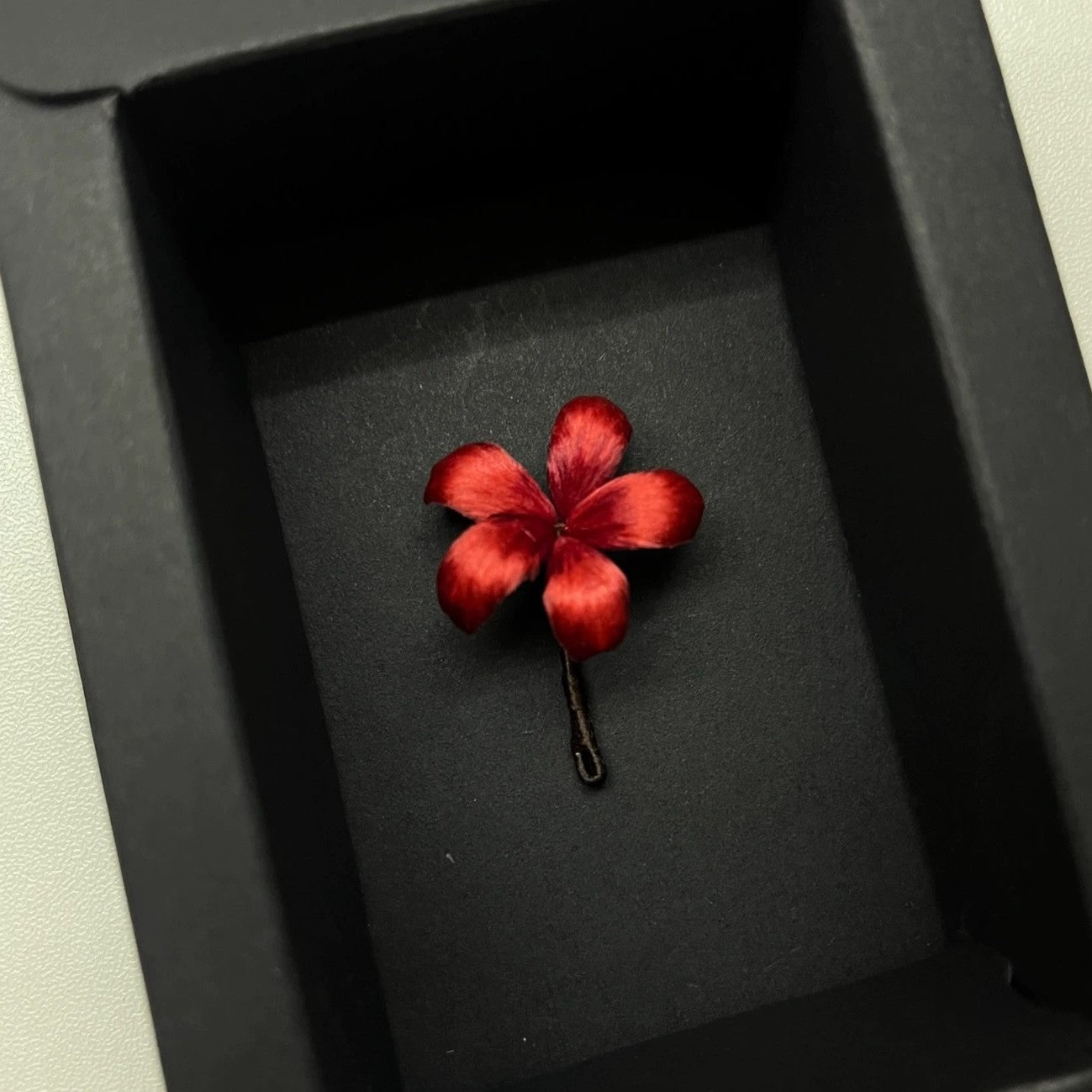 Handmade Ronghua red mandala flower brooch – 2.5cm mulberry silk velvet datura pin