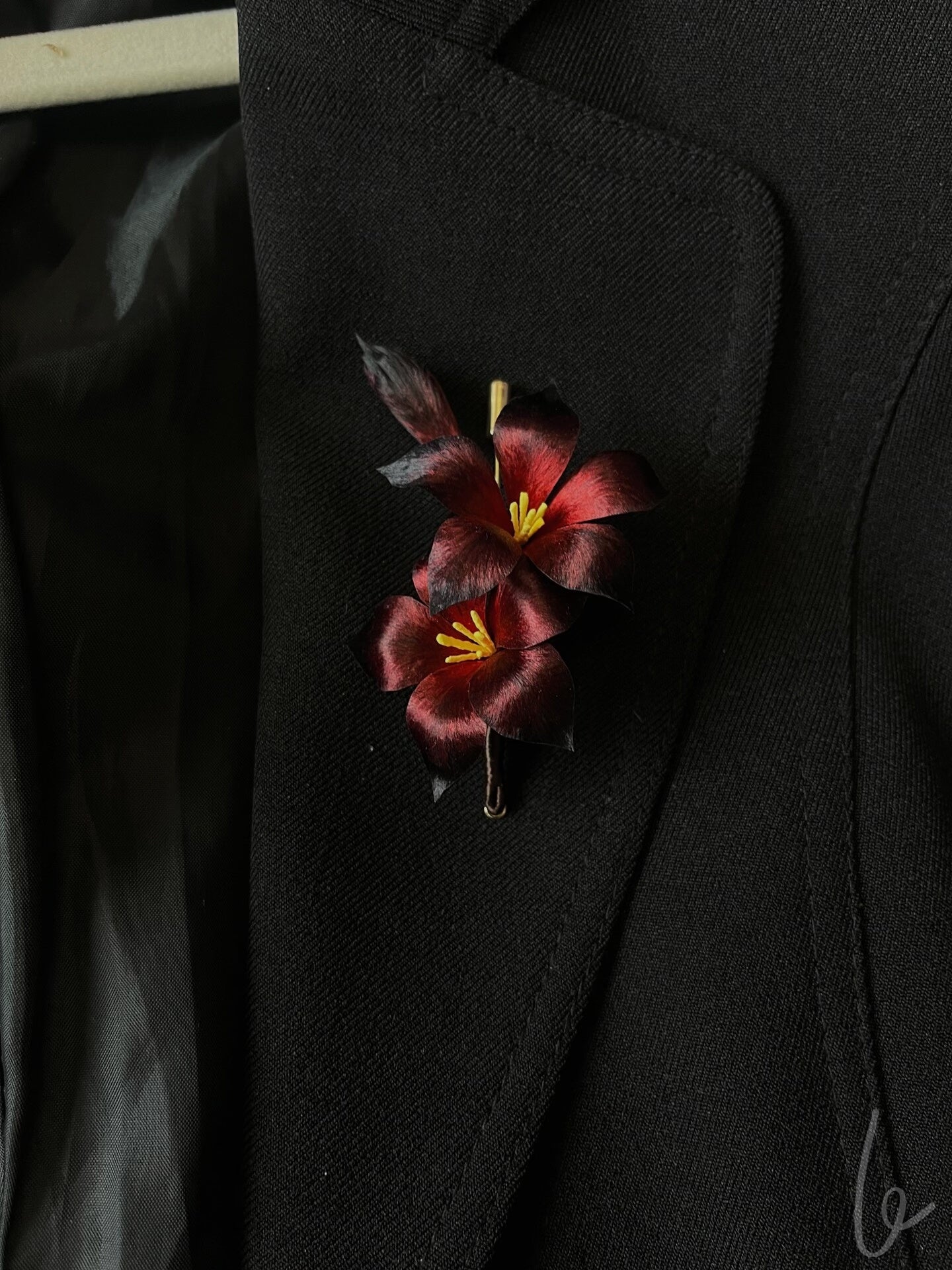 Handmade Ronghua Black-Red Datura Brooch | Mulberry Silk Velvet Mandala Flower Pin