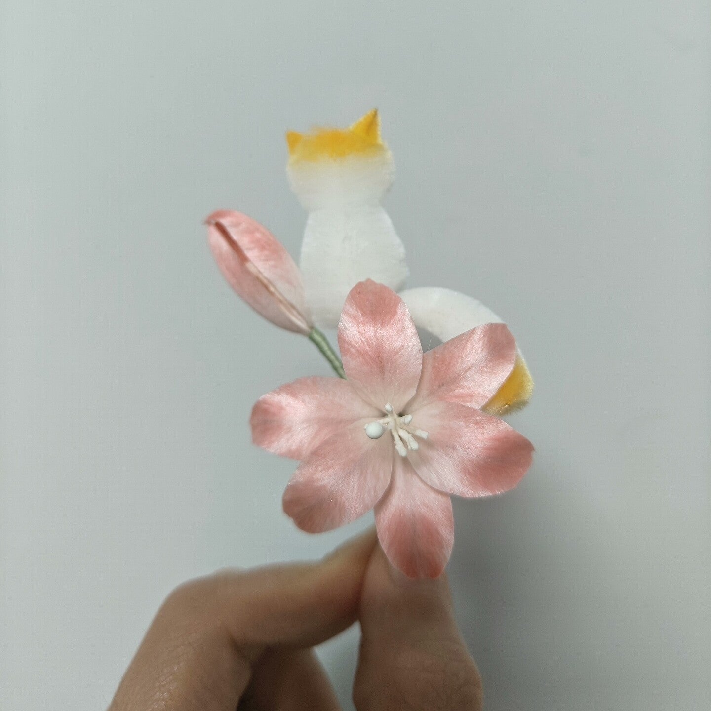 Handmade Ronghua Cat & Lily Brooch | Pink-White Mulberry Silk Velvet Kitten Flower Pin