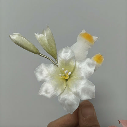 Handmade Ronghua Cat & Lily Brooch | Pink-White Mulberry Silk Velvet Kitten Flower Pin