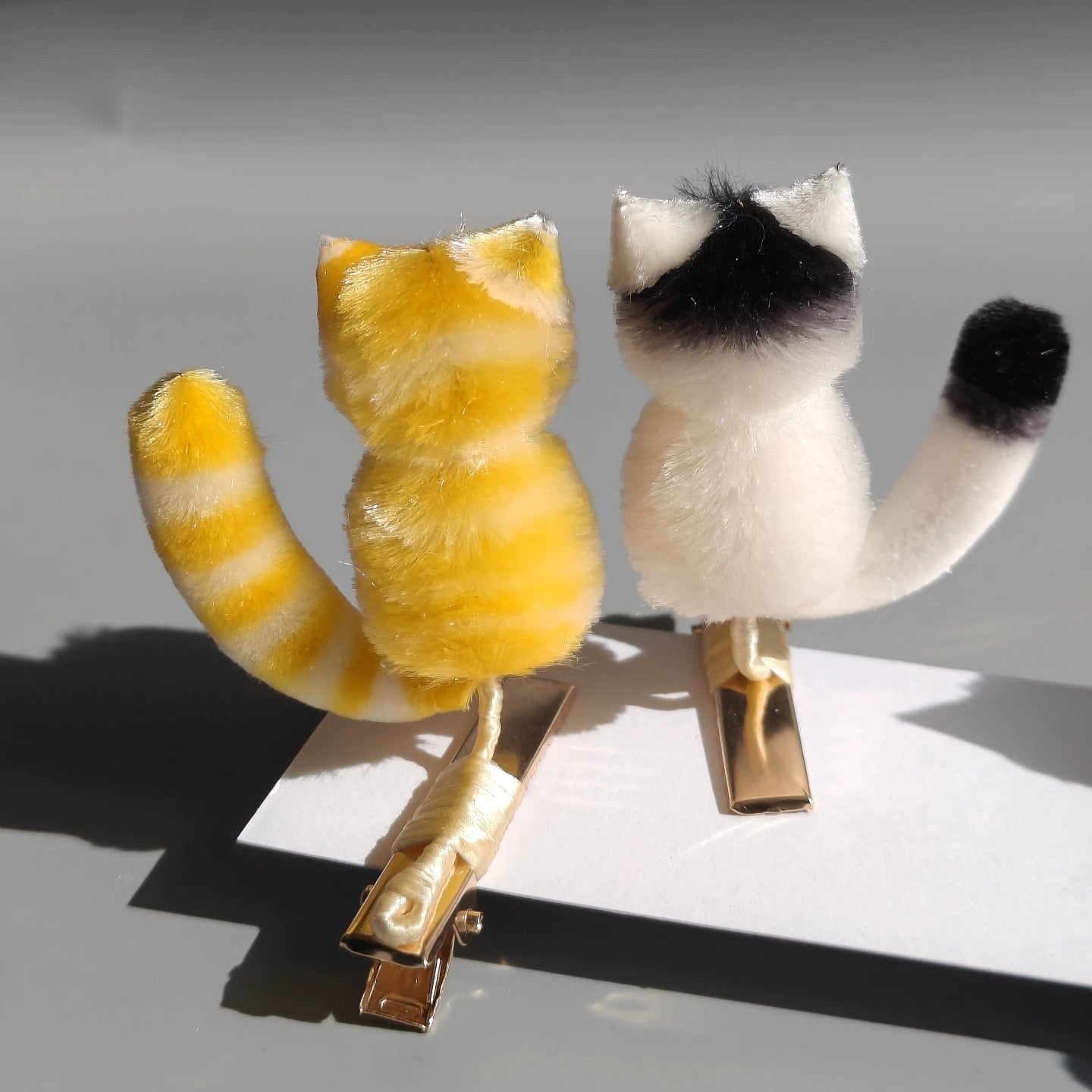 Handmade Ronghua cat hair clips – orange tabby and black-white kitten in mulberry silk velvet