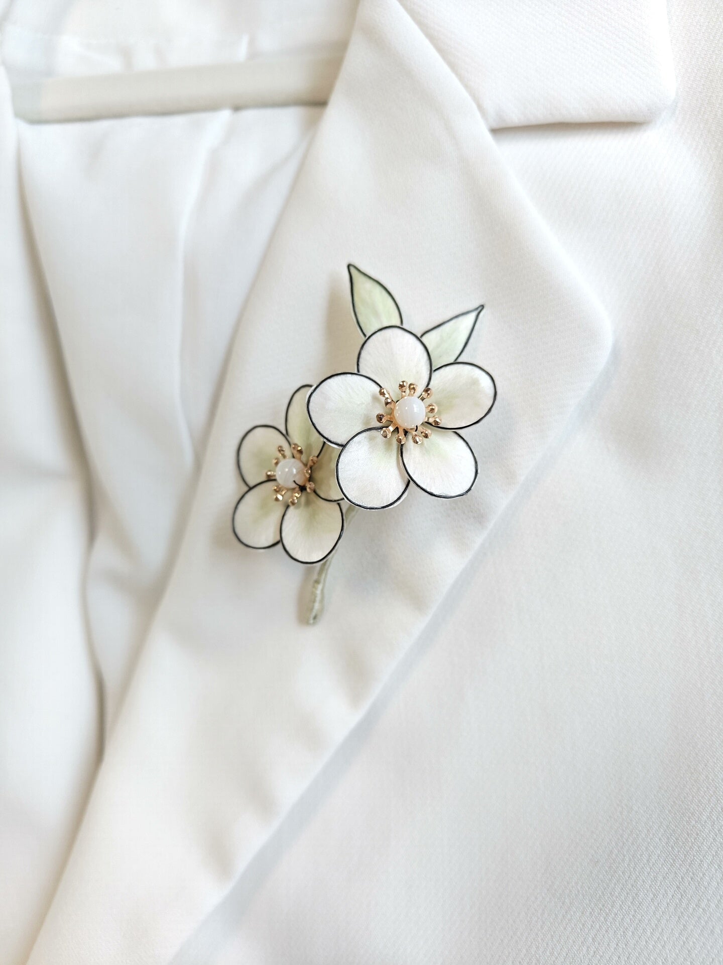 Handmade Ronghua White Anime Flower Brooch | Ivory Mulberry Silk Velvet Blossom Pin