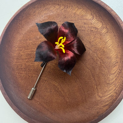 Handmade Ronghua black-red datura lapel pin – mulberry silk velvet mandala flower stick pin