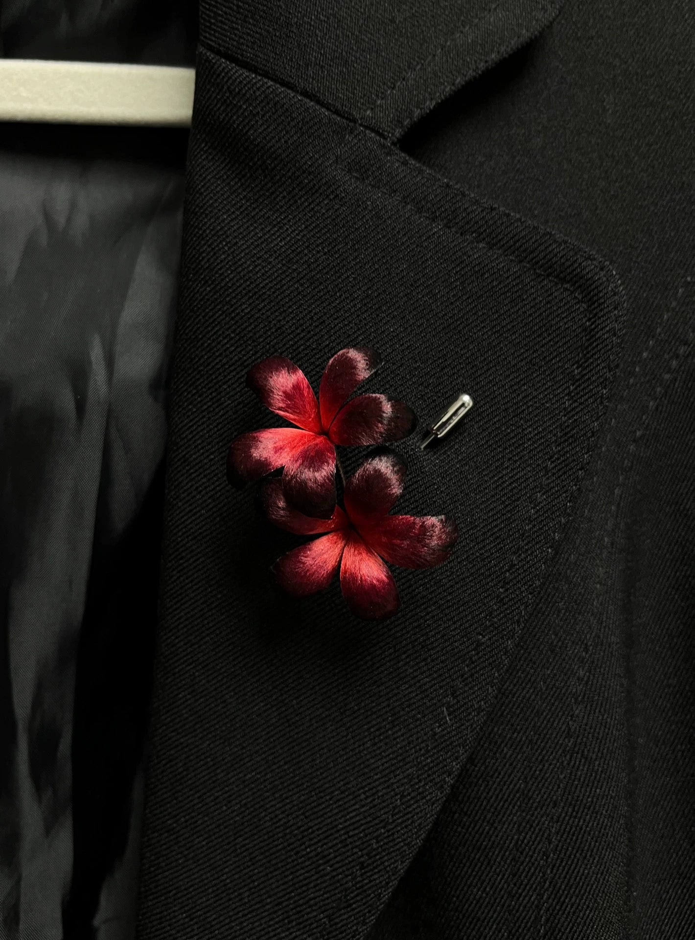 Handmade Ronghua Red-Black Double Flower Brooch | Mulberry Silk Velvet Gradient Blossom Pin