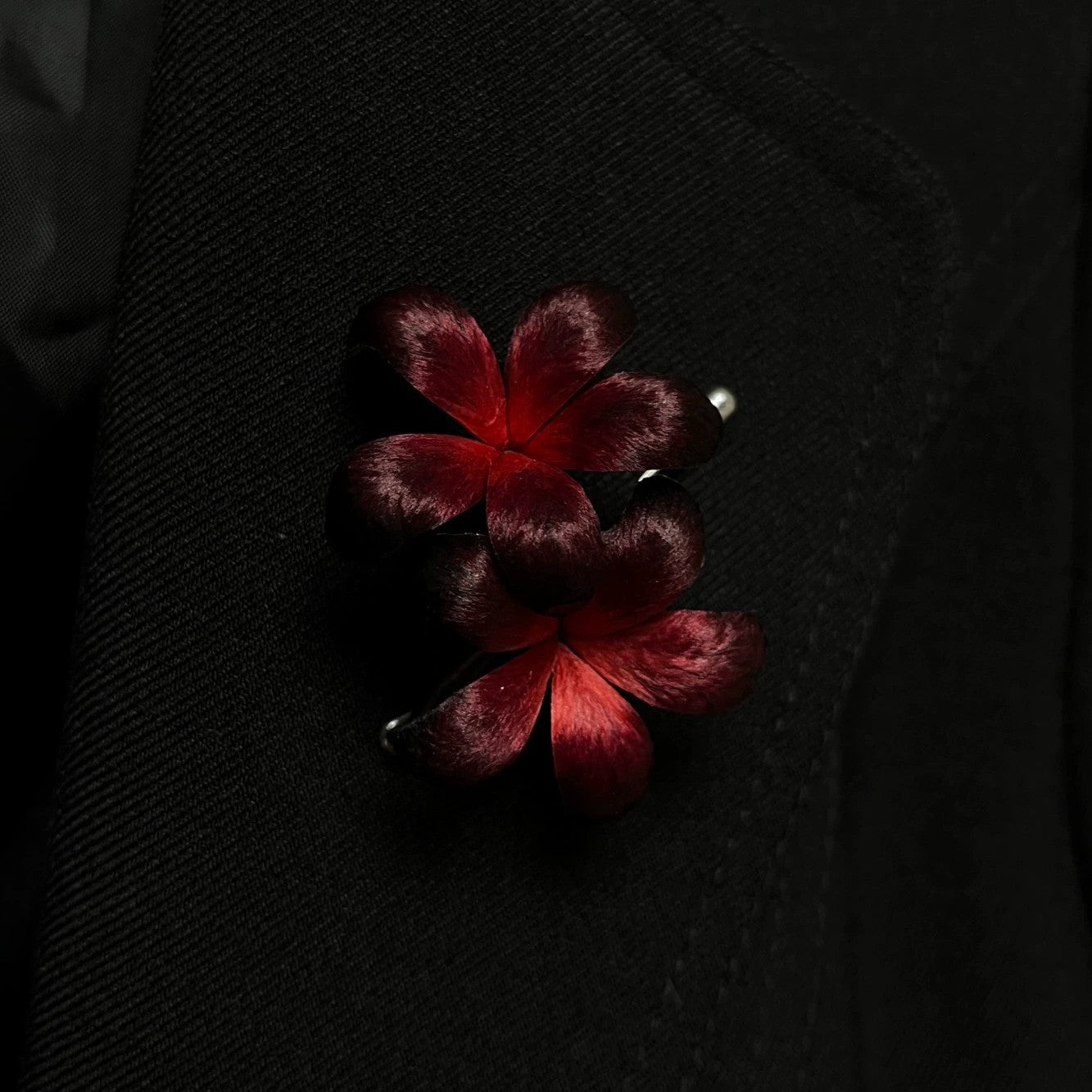 Handmade Ronghua Red-Black Double Flower Brooch | Mulberry Silk Velvet Gradient Blossom Pin