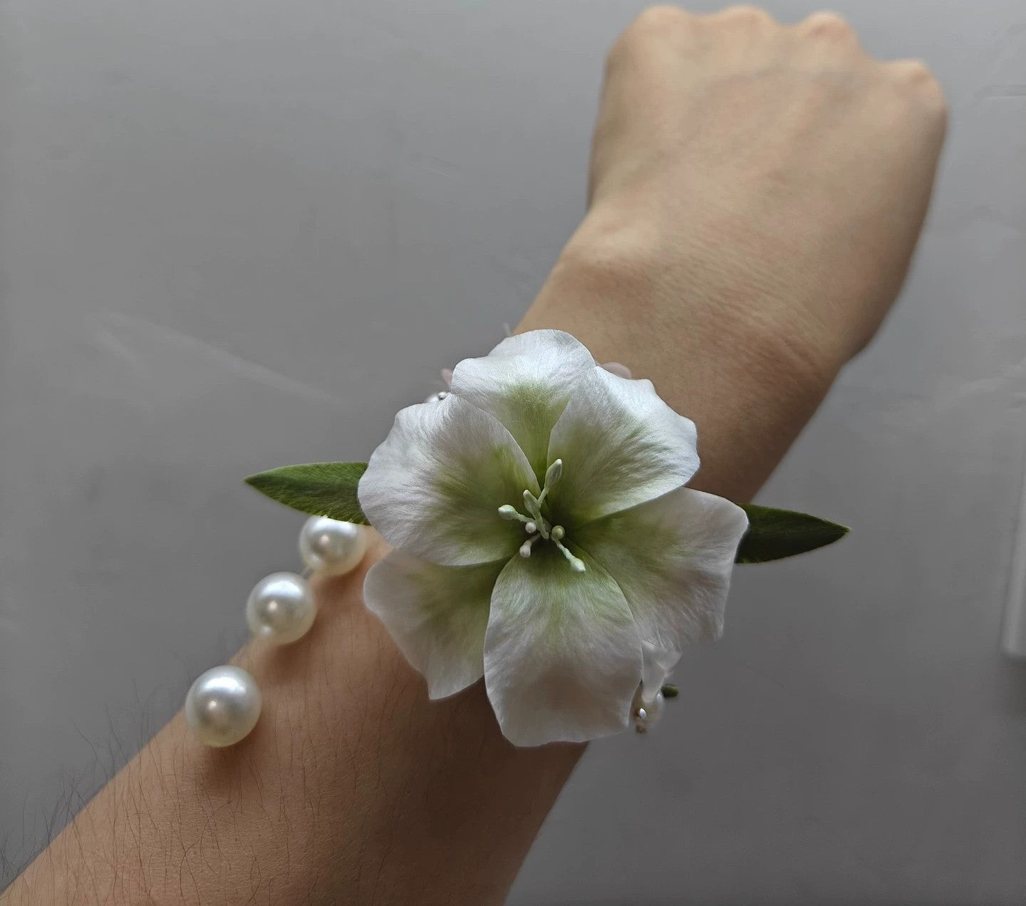 Handmade Ronghua White Flower Set | Love and Deepspace Sylus Qin Che Replica Handheld Bouquet + Wrist Corsage