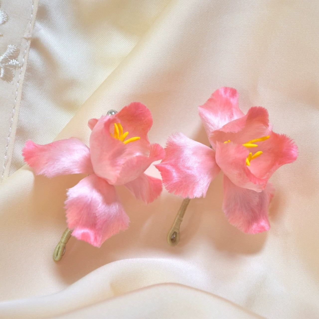 Handmade Ronghua Pink Iris Brooch | Soft Pink Mulberry Silk Velvet Bearded Iris Pin
