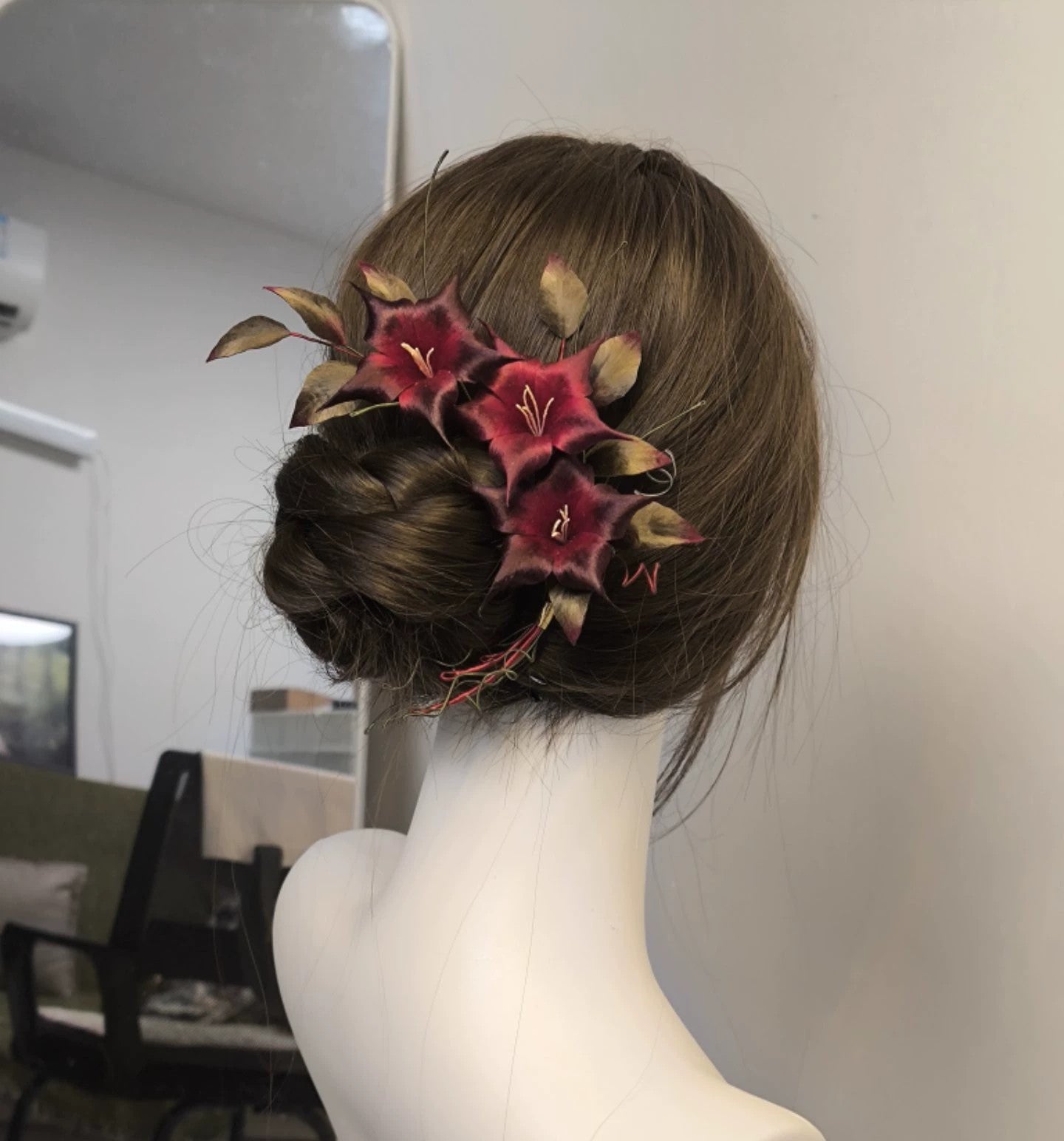 Ronghua Sylus datura hairpin worn in low bun – lightweight silk floral accessory for cosplay and dark hanfu
