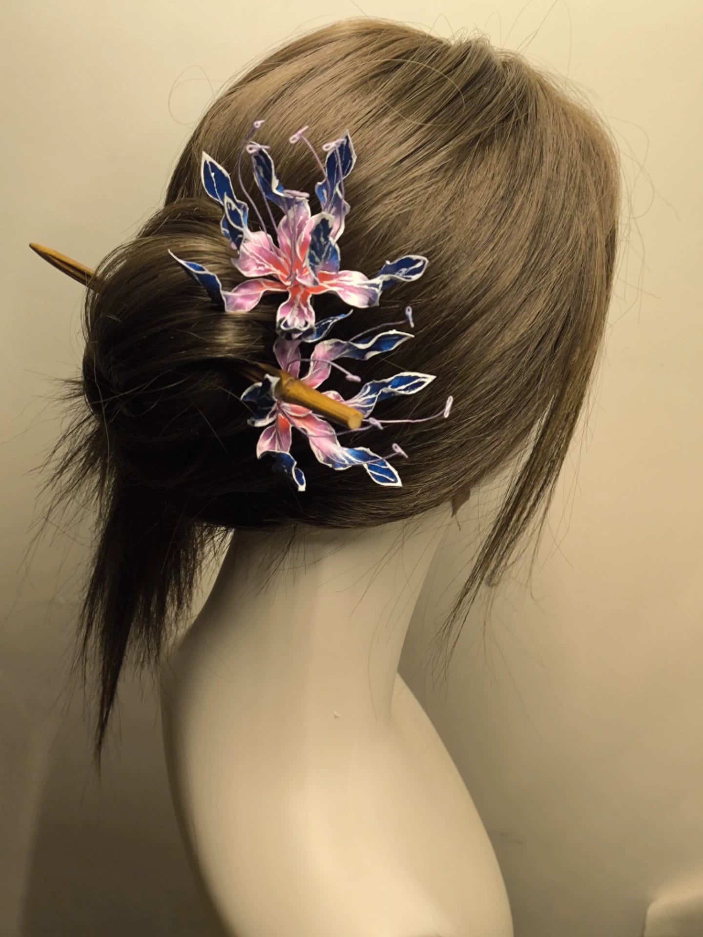 Handmade Ronghua pink-blue gloriosa lily hairpin – mulberry silk velvet flame lily hair ornament