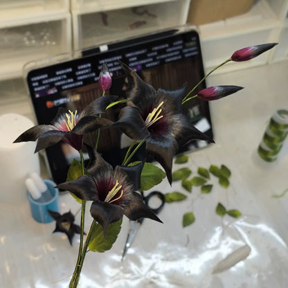 Ronghua triple datura bouquet worn as hair accessory – lightweight silk floral cluster for dark hanfu and cosplay