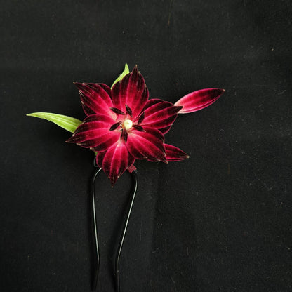 Handmade Ronghua lily hair pin in deep red velvet – natural mulberry silk Chinese velvet flower accessory