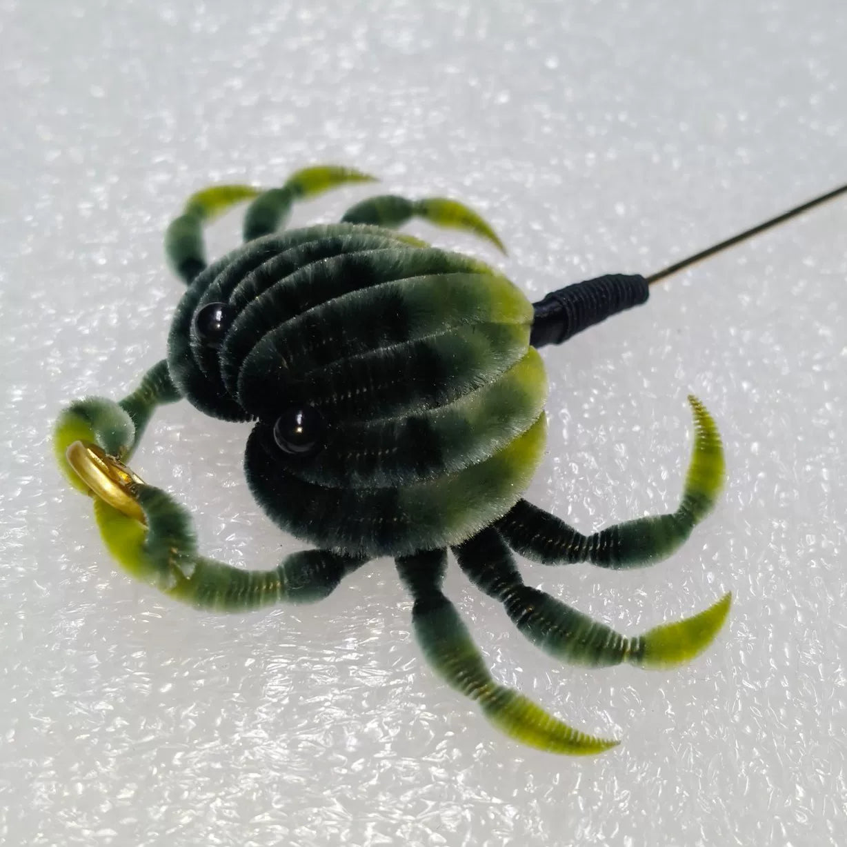 Handmade Ronghua crab brooch in green velvet – natural mulberry silk Chinese craft with gold ring and pin back