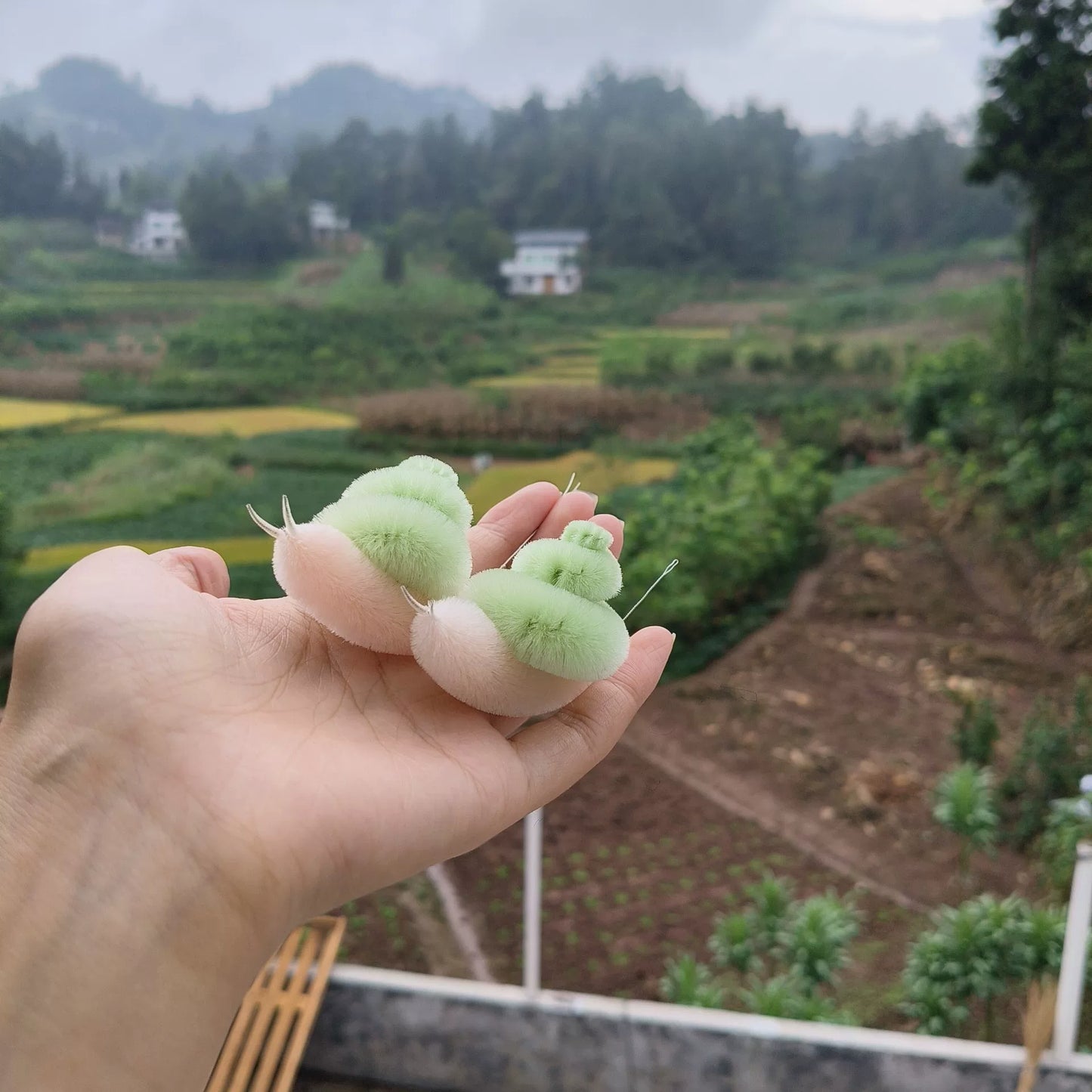 Handmade Ronghua Large Snail Ornament - Natural Mulberry Silk Velvet Display