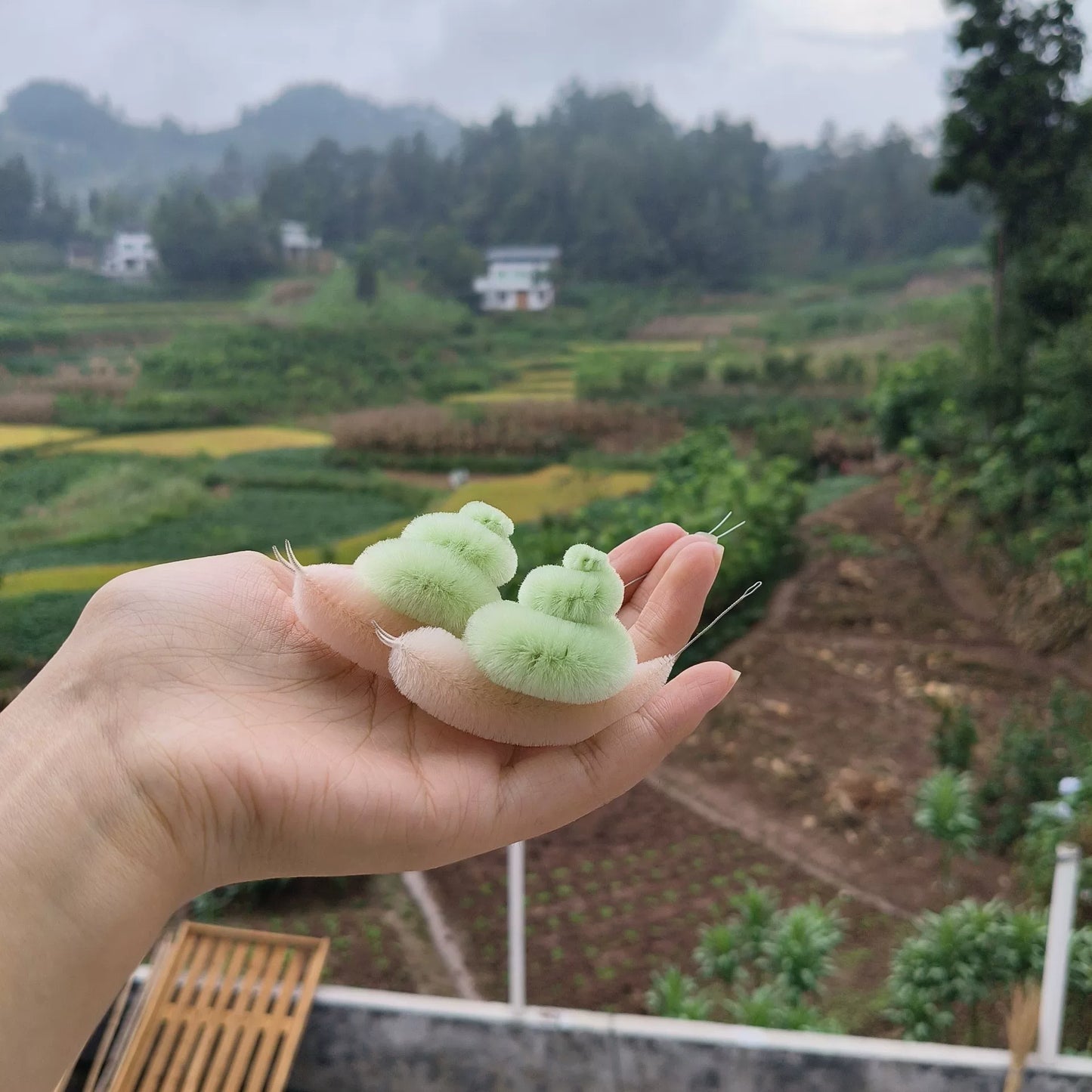 Handmade Ronghua Large Snail Ornament - Natural Mulberry Silk Velvet Display
