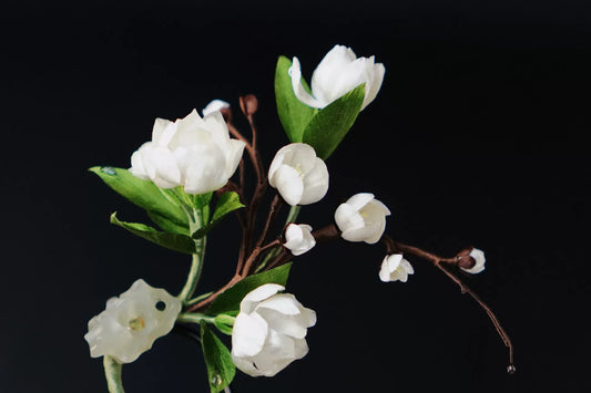 Handmade Ronghua jasmine hair pin in white velvet – natural mulberry silk Chinese velvet flower accessory with green leaves and buds