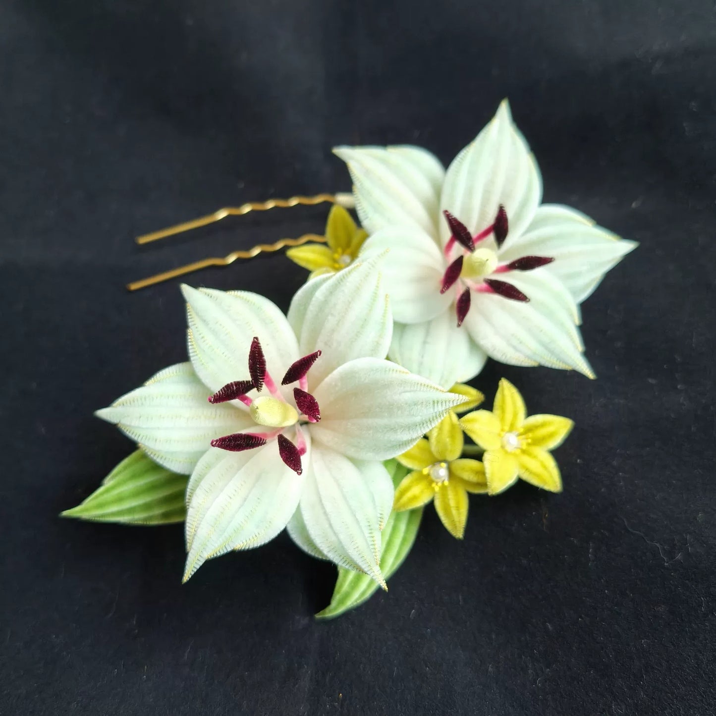 Handmade Ronghua lily hair pin in white velvet – natural mulberry silk Chinese velvet flower accessory with red center and green leaves