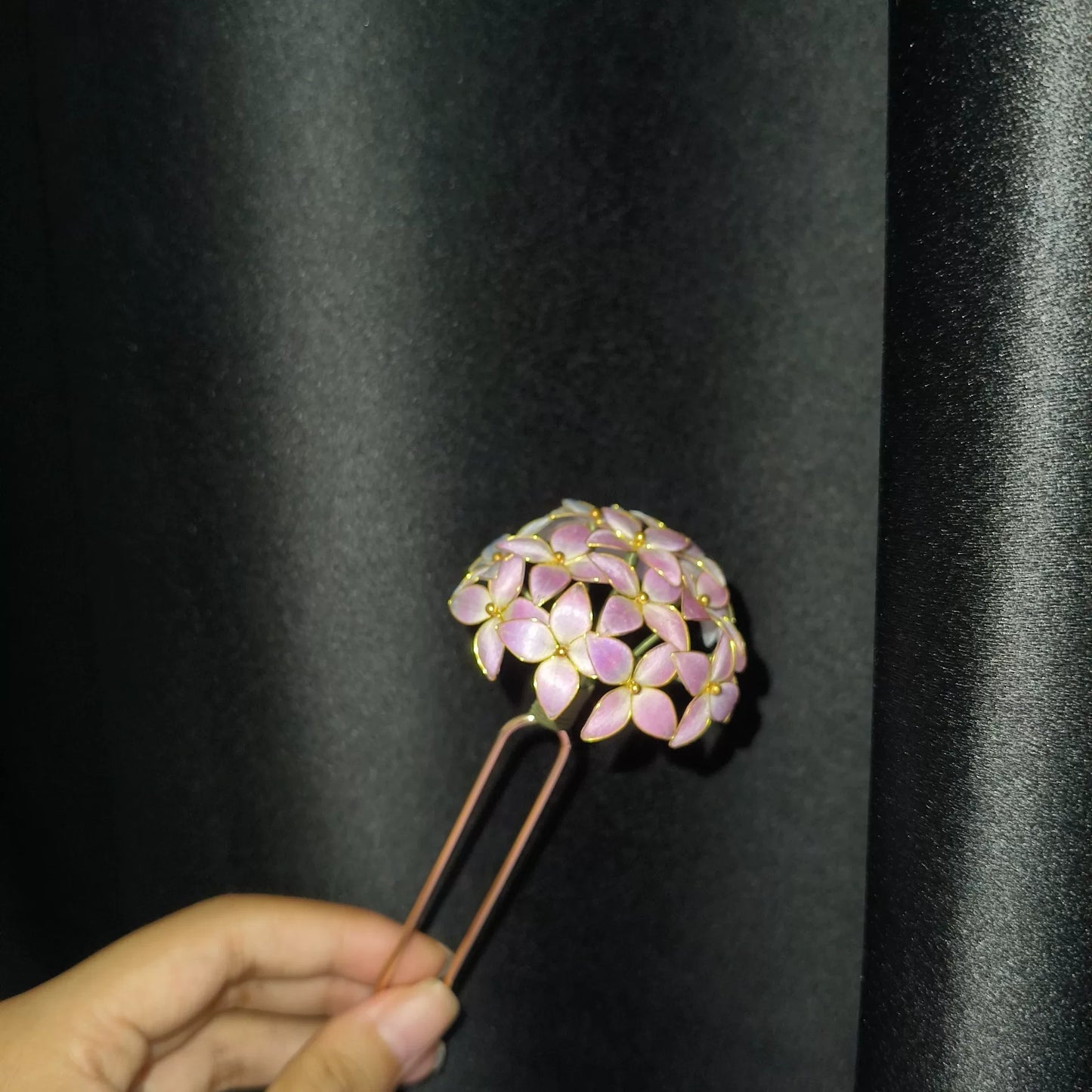 Handmade Ronghua Hydrangea Ball Hairpin - Mulberry Silk Velvet Flower Hair Pin