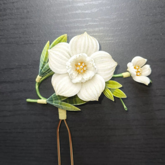 Handmade Ronghua camellia hairpin white silk flower with green leaves