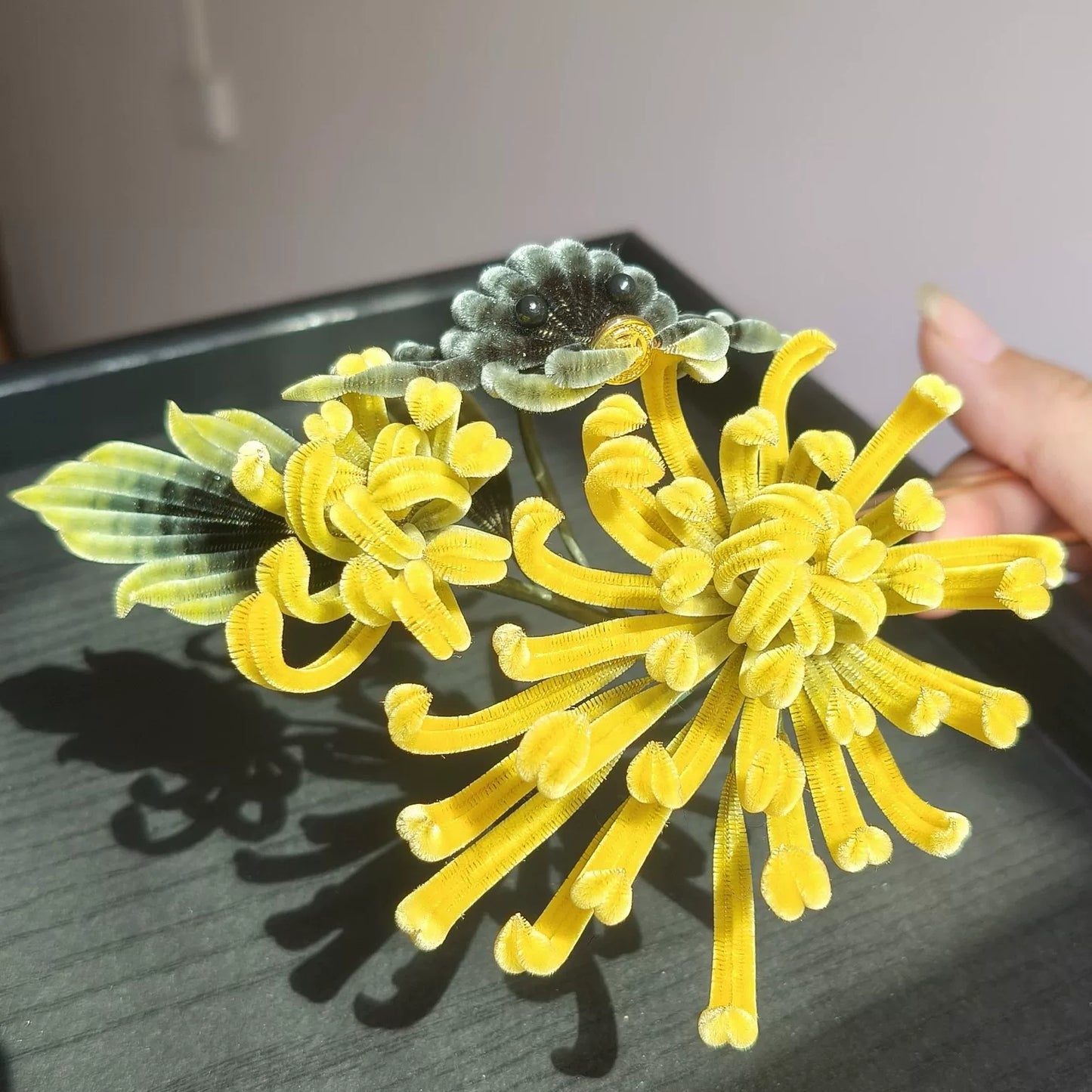 Handmade Ronghua Chrysanthemum Crab Hairpin - Natural Silk Flower Hair Accessory