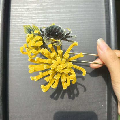 Handmade Ronghua Chrysanthemum Crab Hairpin - Natural Silk Flower Hair Accessory