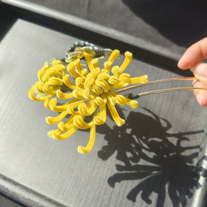 Handmade Ronghua Chrysanthemum Crab Hairpin - Natural Silk Flower Hair Accessory
