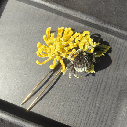 Handmade Ronghua Chrysanthemum Crab Hairpin - Natural Silk Flower Hair Accessory