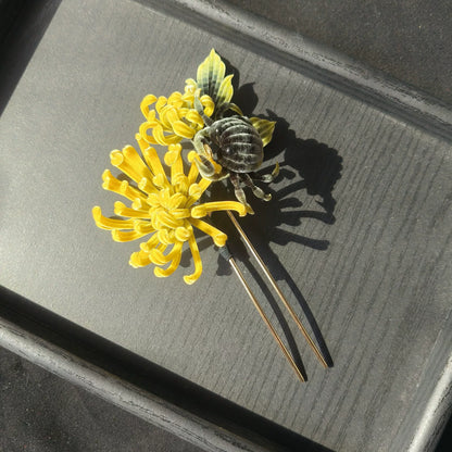 Handmade Ronghua Chrysanthemum Crab Hairpin - Natural Silk Flower Hair Accessory