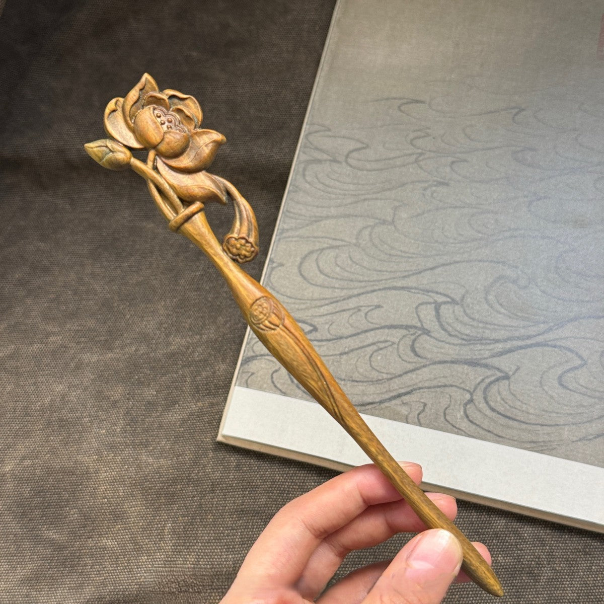 Natural Golden Phoebe Hair Stick - Floating Lotus Design 19.8cm #浮世莲