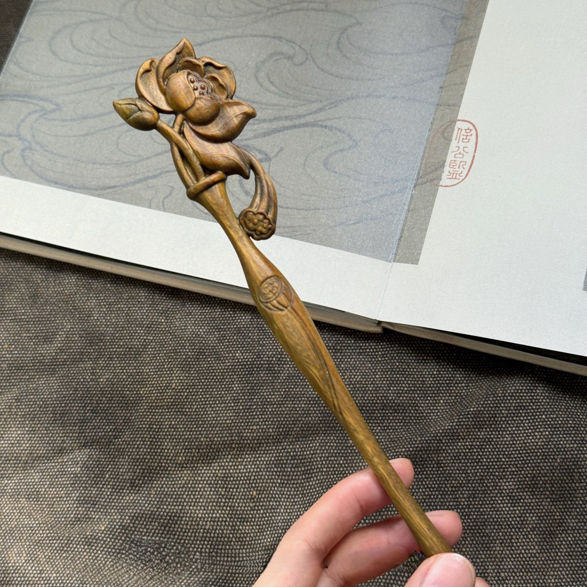 Natural Golden Phoebe Hair Stick - Floating Lotus Design 19.8cm #浮世莲
